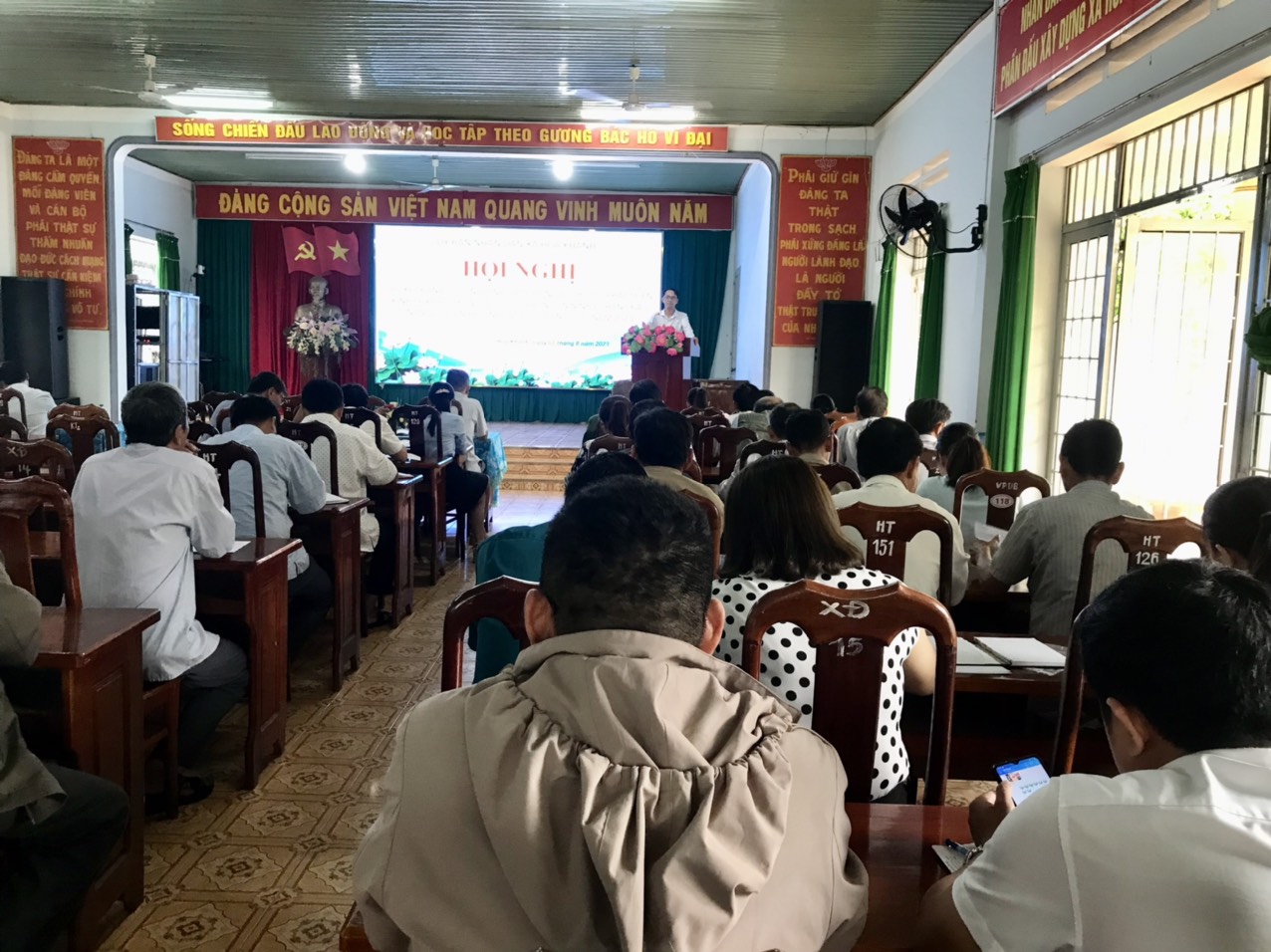 đại biểu 2